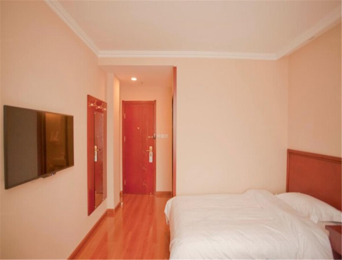Greentree Inn Liaoning Dalian Railway Station South Shengli Square Express Hotel Bagian luar foto