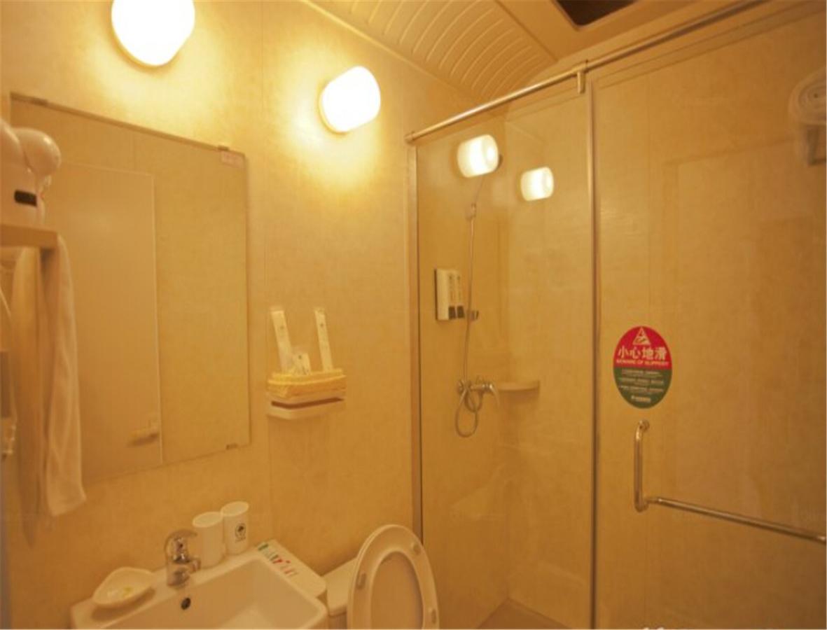 Greentree Inn Liaoning Dalian Railway Station South Shengli Square Express Hotel Bagian luar foto